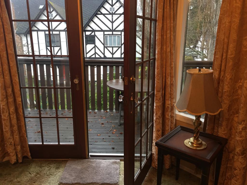 빅토리아 Hemingway'S By The Sea B&B 외부 사진